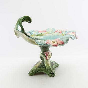 Goblet on foot Jugend early 20th century majolica.