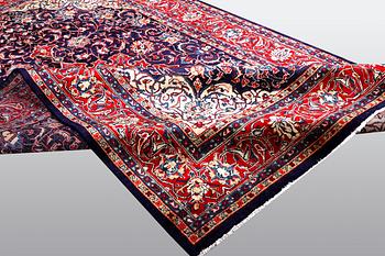 A carpet, Sarouk, ca 342 x 214 cm.