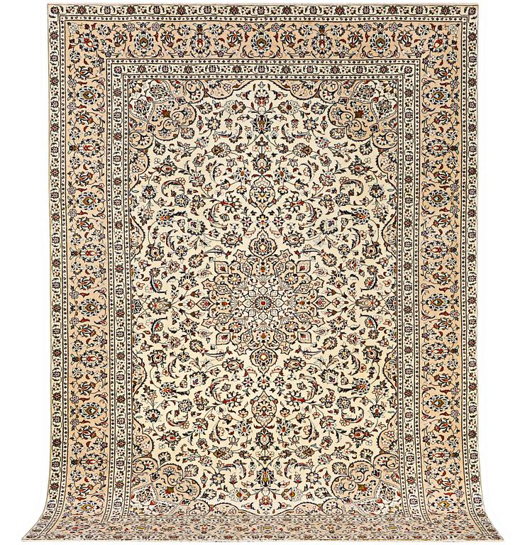 A Kashan carpet, c. 355 x 238 cm.