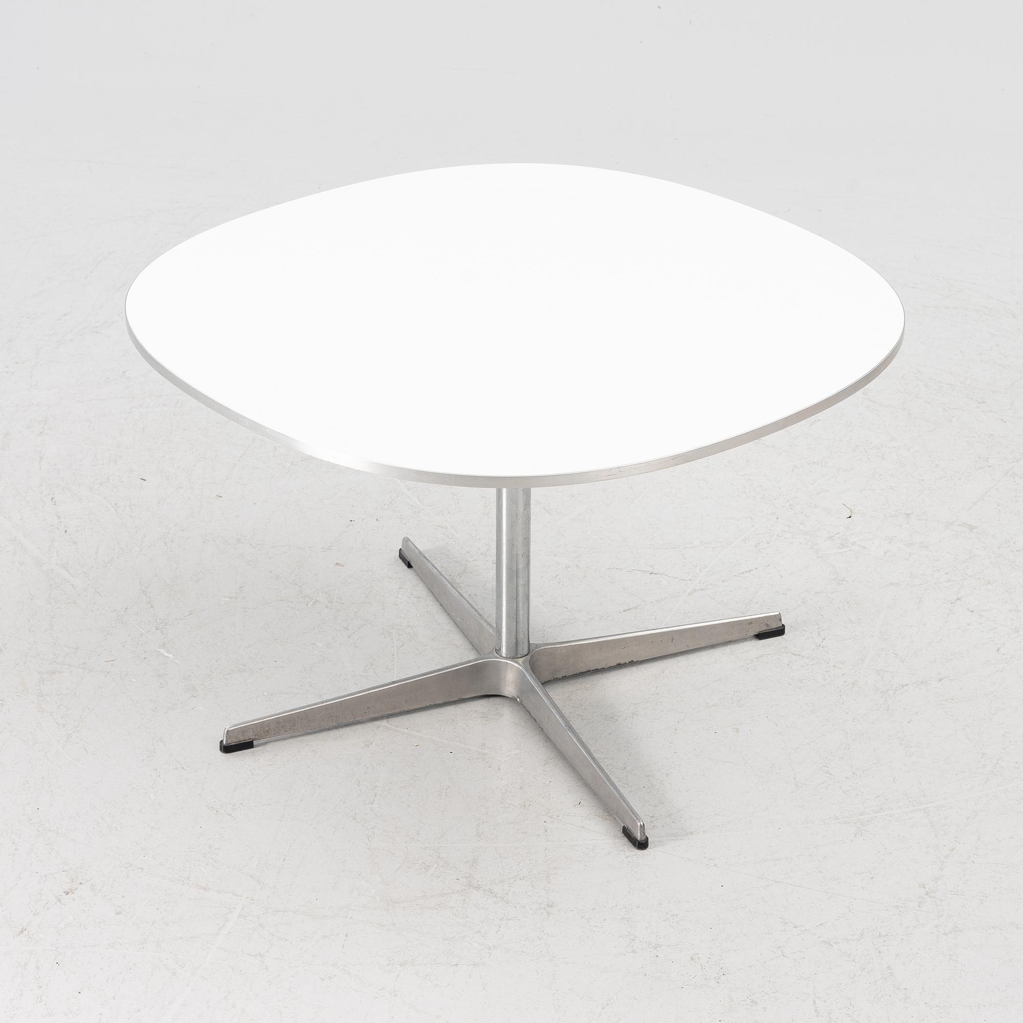 Bruno Mathsson, Piet Hein & Arne Jacobsen, soffbord, "Supercirkel", Fritz Hansen, Danmark, 1980.