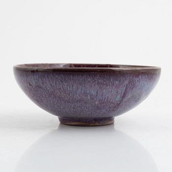 A flambé glazed Chinese stoneware bowl, late Qing dynasty/early 20th century.