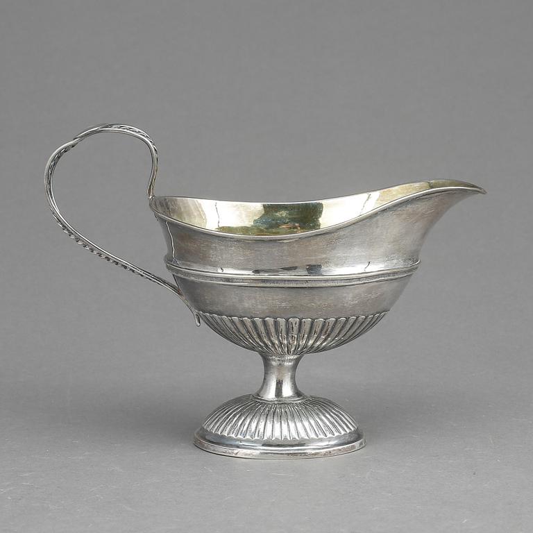 GRÄDDKANNA, silver, empire, Sverige, otydliga stämplar, 1800-talets första hälft. Vikt 148 gram.