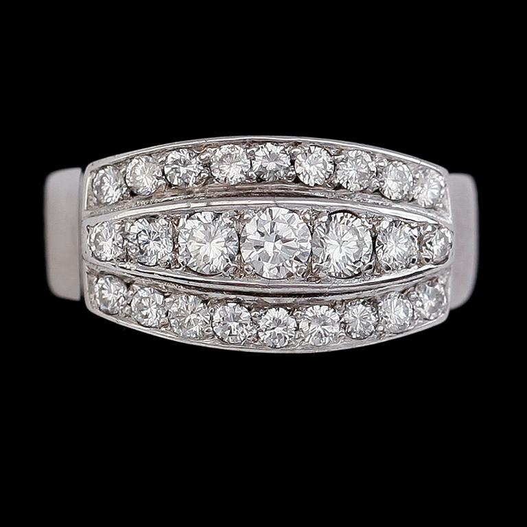 RING, 18 k vitguld, Stigbert, briljantslipade diamanter tot ca 0.72 ct. Vikt ca 5,1 g.