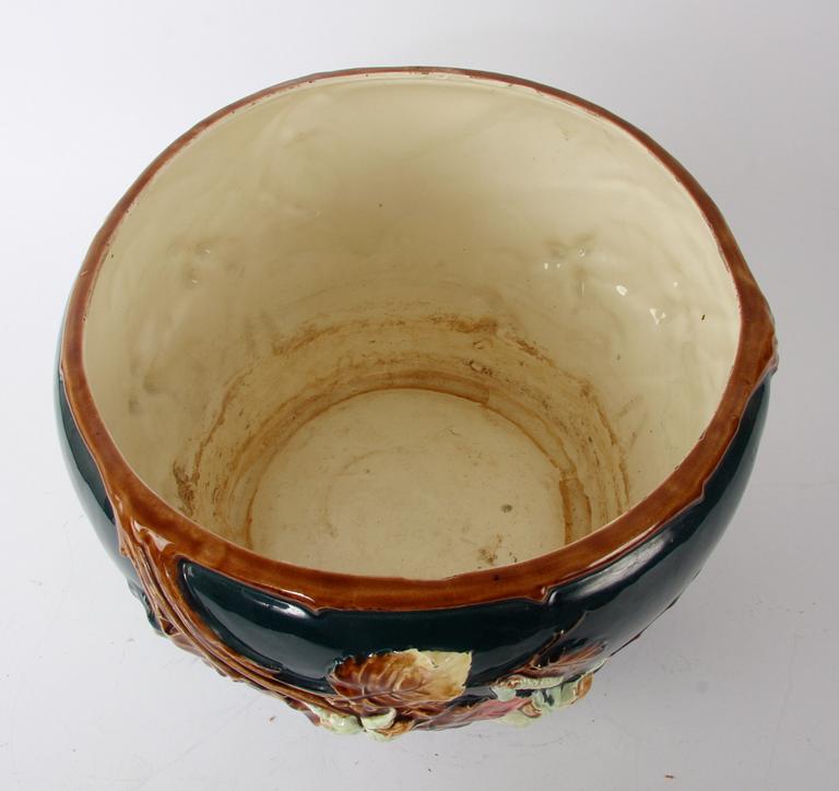 YTTERFODER, flintgods, majolika, omkring 1900.