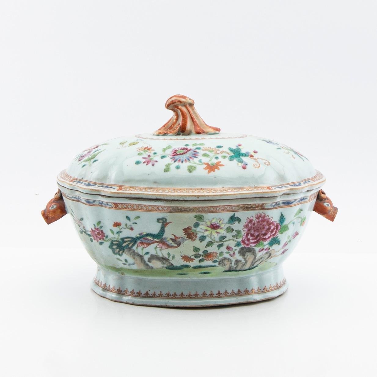 Terrin med lock, kompaniporslin. Qingdynastin, Qianlong (1736-95).