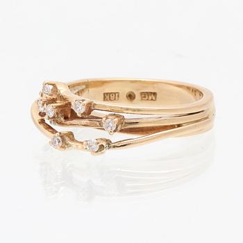 Ring in 18K gold with round brilliant-cut diamonds.