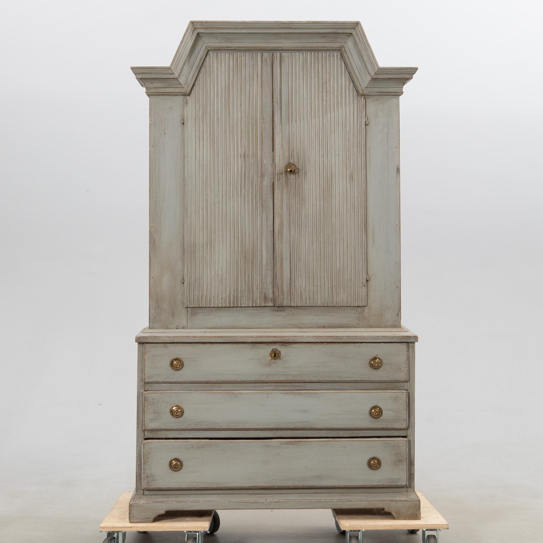 Skåp 1800-talets första hälft.