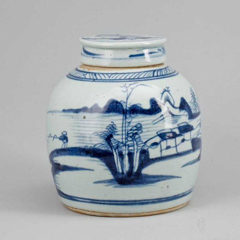 BOJAN / INGEFÄRSKRUS samt FLASKOR, 2 st, porslin, Kina 1800/1900-tal.
