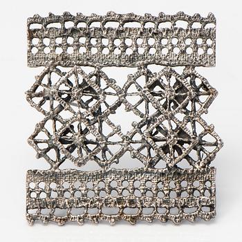 PENTTI SARPANEVA, RING, ARMBAND och BROSCH, silver, Turun Hopea, Åbo 1976-1969.