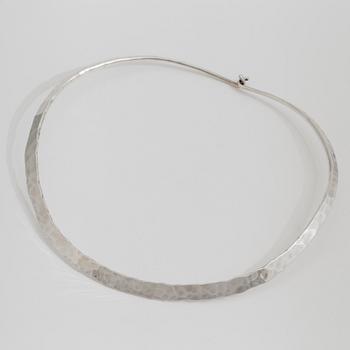 A necklace by Göran Kuhlin, Göteborg, 1995.