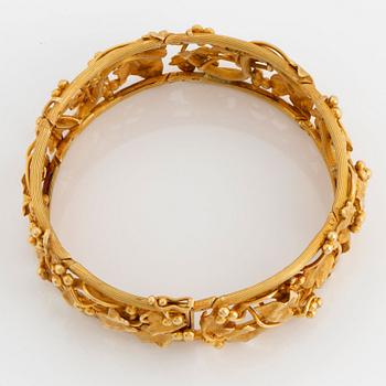 An 18K gold bracelet.