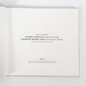Lars Tunbjörk, book "Landet utom sig", 1st edition, 1993.