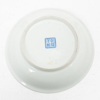 Skålar, två stycken samt skålfat, porslin, Kina, 1900-tal.