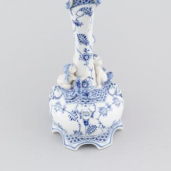 KANDELABER, porslin, "Musselmalet", Royal Copenhagen, 1974-78.