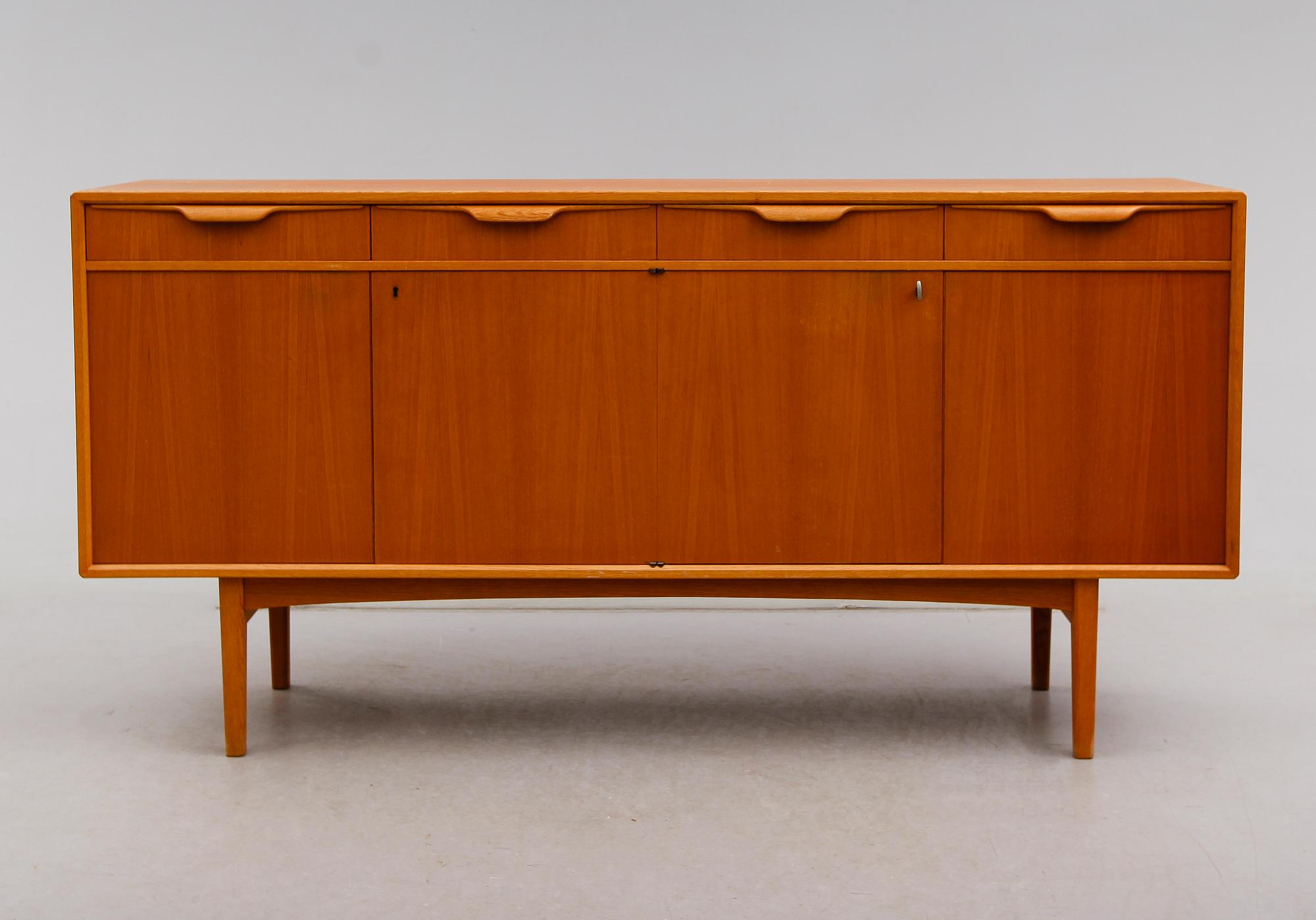 SIDEBOARD, Bertil Fridhagen, Bodafors, 1900-talets andra hälft.