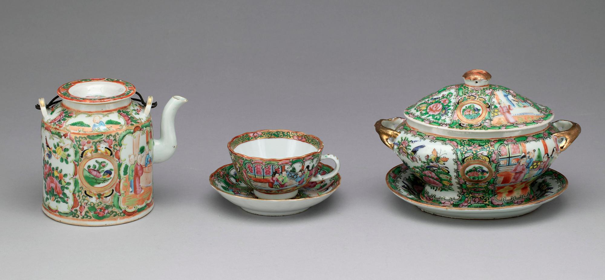 SERVISDELAR, tre delar, porslin. Kina, Kanton, omkring 1900.