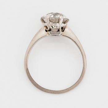 An 18K white gold ring set with an old-cut diamond weight ca 2.25 cts.