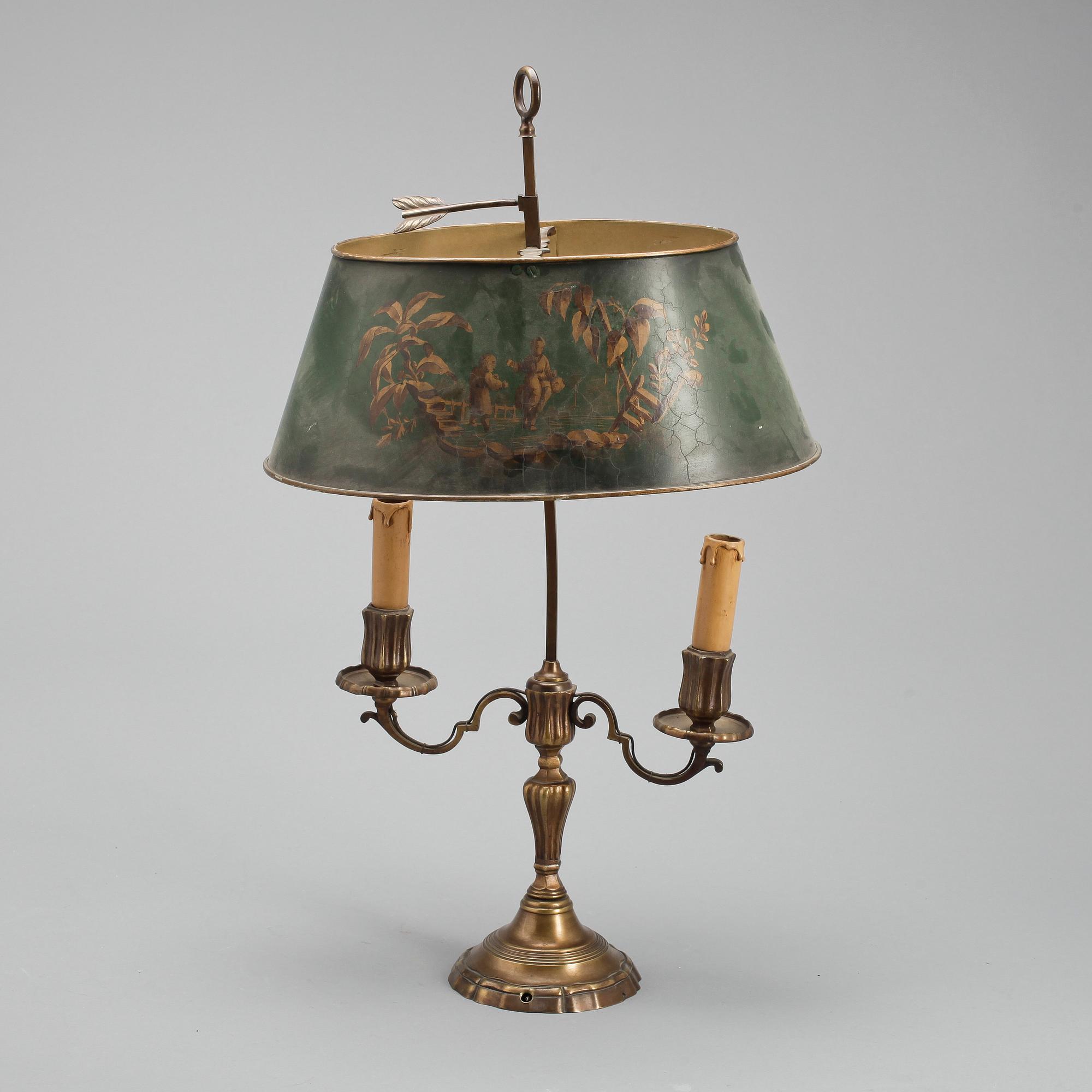 BORDSLAMPA, så kallad bouillottelampa, Louis XV-stil, 1900-talets första hälft.