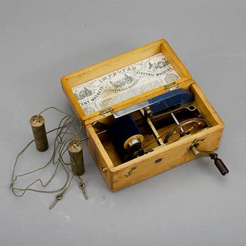 ELEKTRISK MASKIN, "Improved patent magneto electric therapy machine for nervous, diseases", sent 1800-tal.