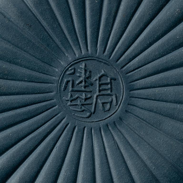 Two Chinese yixing teapots attributed to Gao Jianfang (b. 1956), China 1980s.