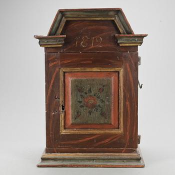 HÄNGSKÅP, allmoge, bär datering 1812.