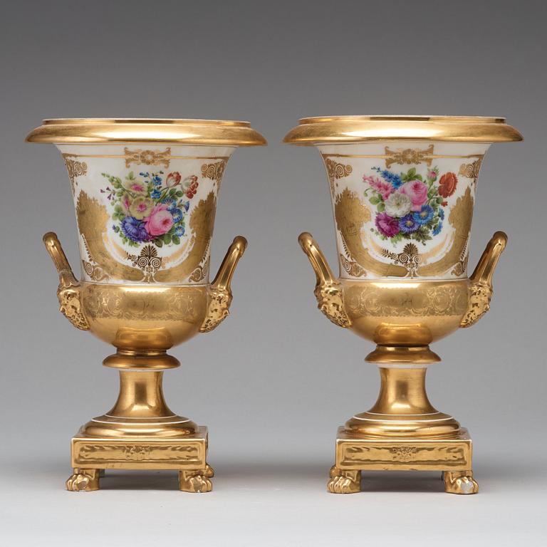 A pair of French Empire vases, 19th Century.