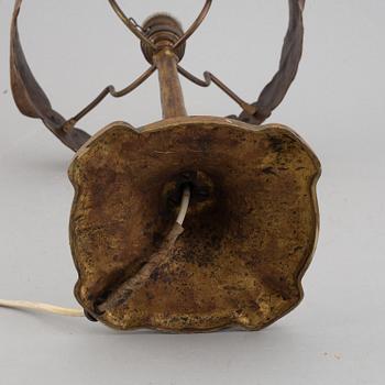 An Art Nouveau table lamp, early 20th century.