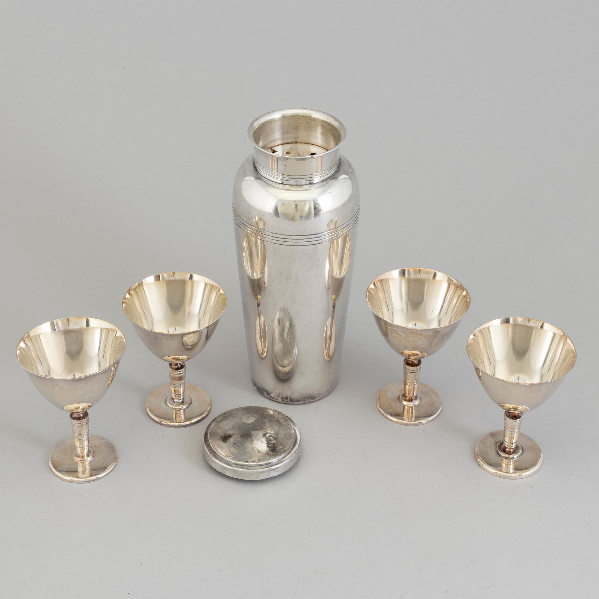 SHAKER med GLAS,4 st, nysilver, bland annat C G Hallberg, 1900-tales mitt.