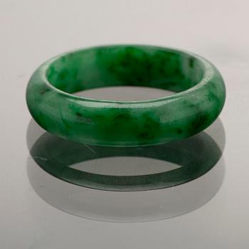 RING, jadeit, 1900-talets senare hälft.