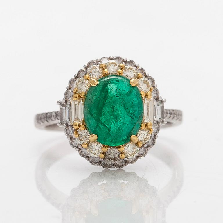An 18K whitegold ring set with a cabochon-cut emerald and baguette- and brilliant-cut diamonds.