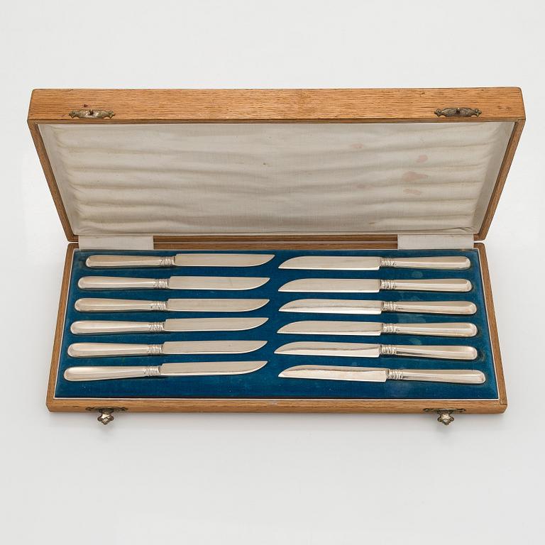 Fruktknivar, 12 st, silver. Adolf Speer, St Petersburg, sekelskiftet 1800/1900.