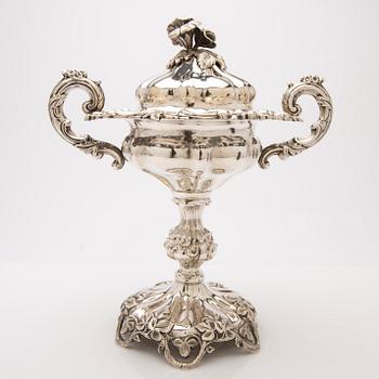 Sugar bowl with lid, silver, Christopher Creutz, Stockholm, 1857.
