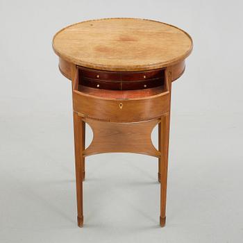 BORD. Sengustaviansk stil, 1900-talets första hälft.