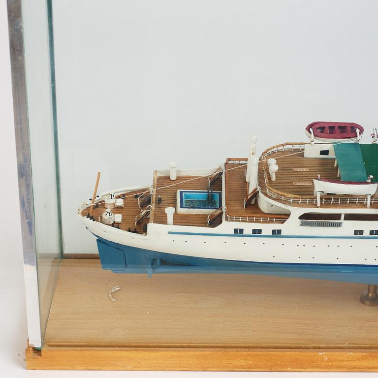 Ship model, M/V Funchal, built by Gunnar Roempke 1988-89.