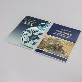 Literature on Chinese and Japanese art and objects, 9 volumes.