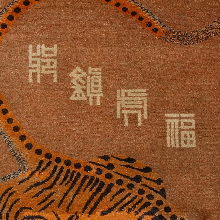 Matta, Mongoliet, antik, omkring 1900, ca 168 x 94 cm.