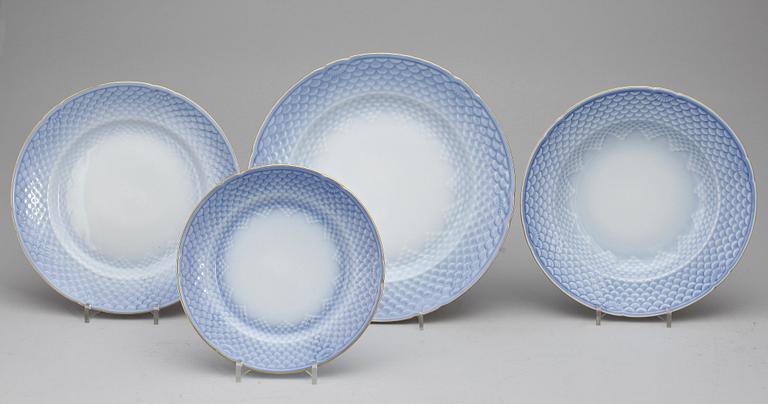 SERVIS, 81 delar, porslin, "Blå ton", Bing & Gröndahl, Royal Copenhagen, Danmark, 1900-tal.