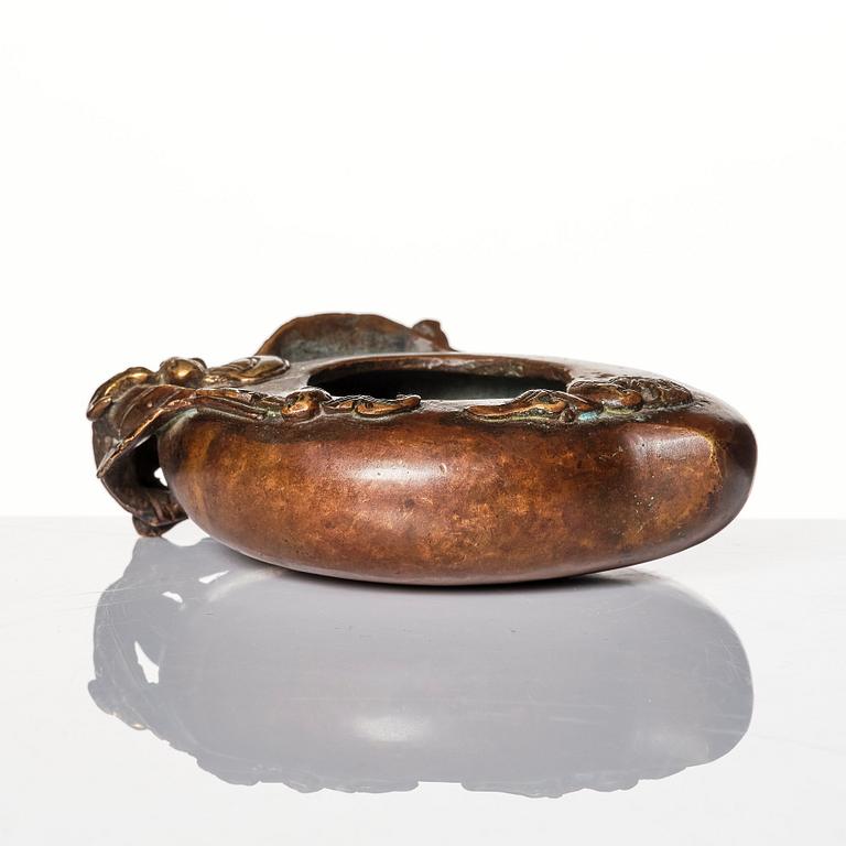 A Chinese peach shaped bronze brush washer, late Qing dynasty.