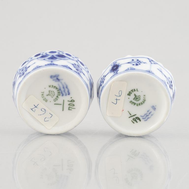 A group of five "Blue fluted" / "Musselmalet riflet" porcelain salt cellars, Royal Copenhagen, 1898-1923 and later.