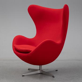 ARNE JACOBSEN, 'Egg' easy chair for Fritz Hansen 2001.