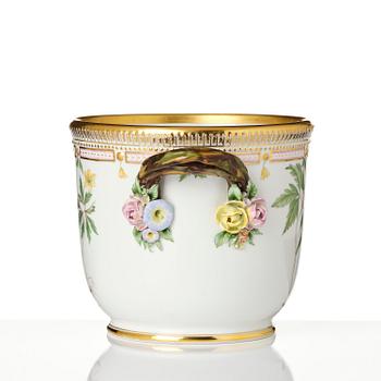 Ytterfoder/Vinkylare, porslin. 'Flora Danica', Royal Copenhagen, Danmark, 1900-tal.