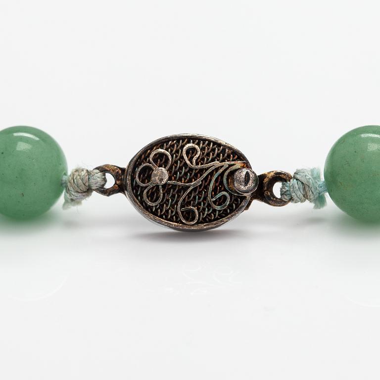 Helminauha, aventuriinikvartsi, hopeaa.