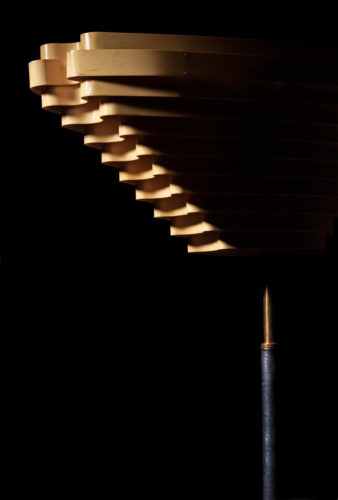 ALVAR AALTO, golvlampa, "A 805", Valaistustyö, Finland sannolikt 1950-tal.