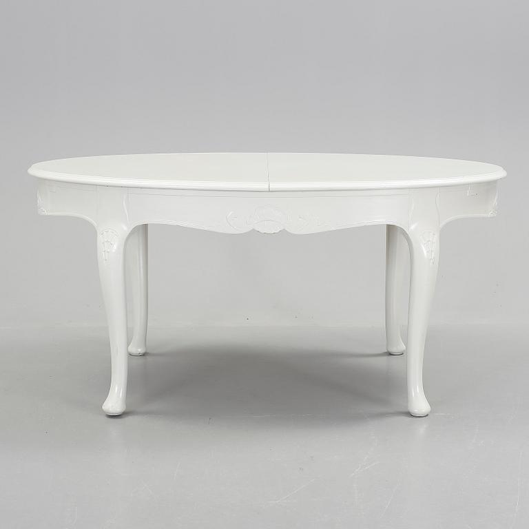 MATGRUPP, 9 delar + 3 iläggsskivor, rokokostil, 1900-talets första hälft.