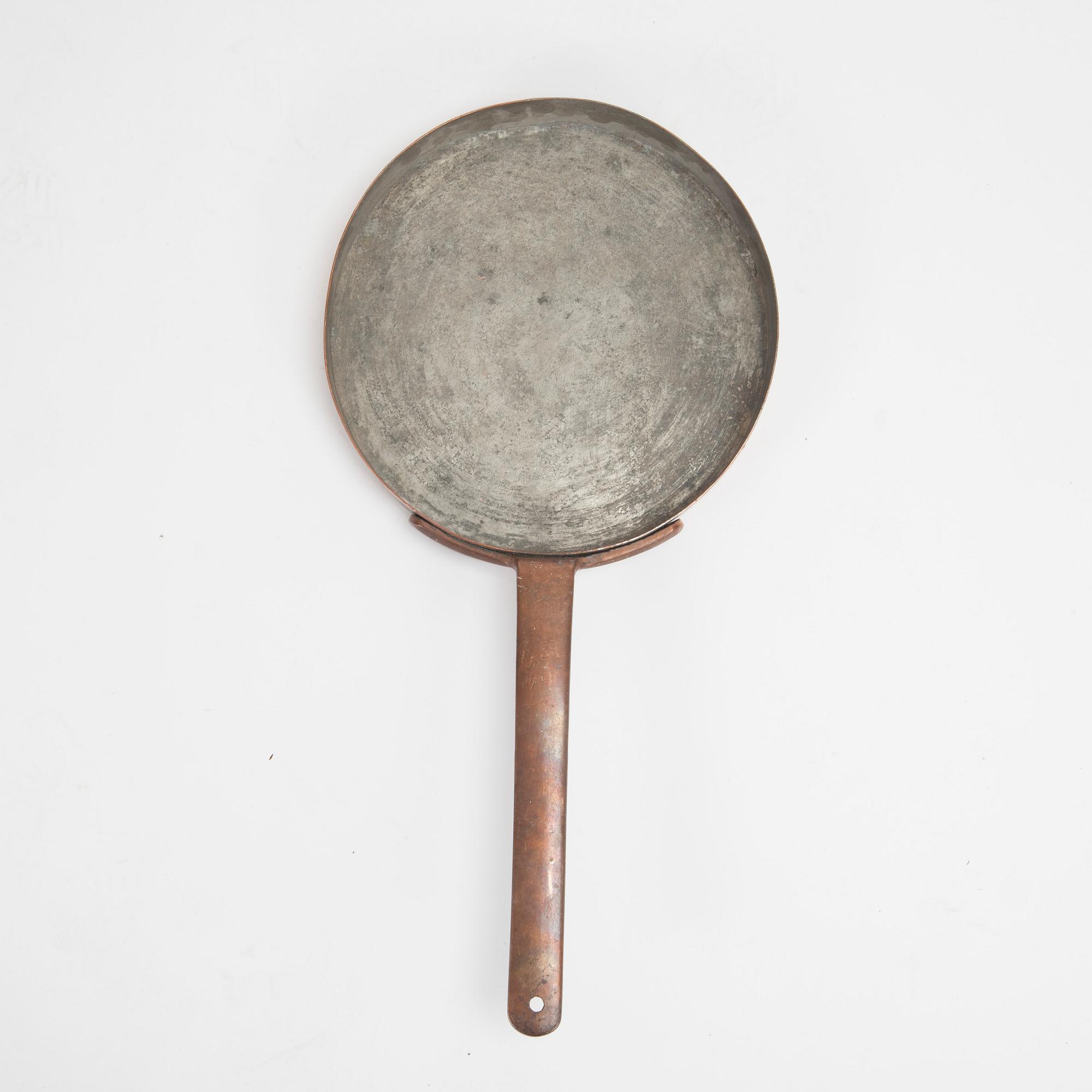 STEKPANNA och KAKFORM, koppar, sekelskiftet 1800/1900.