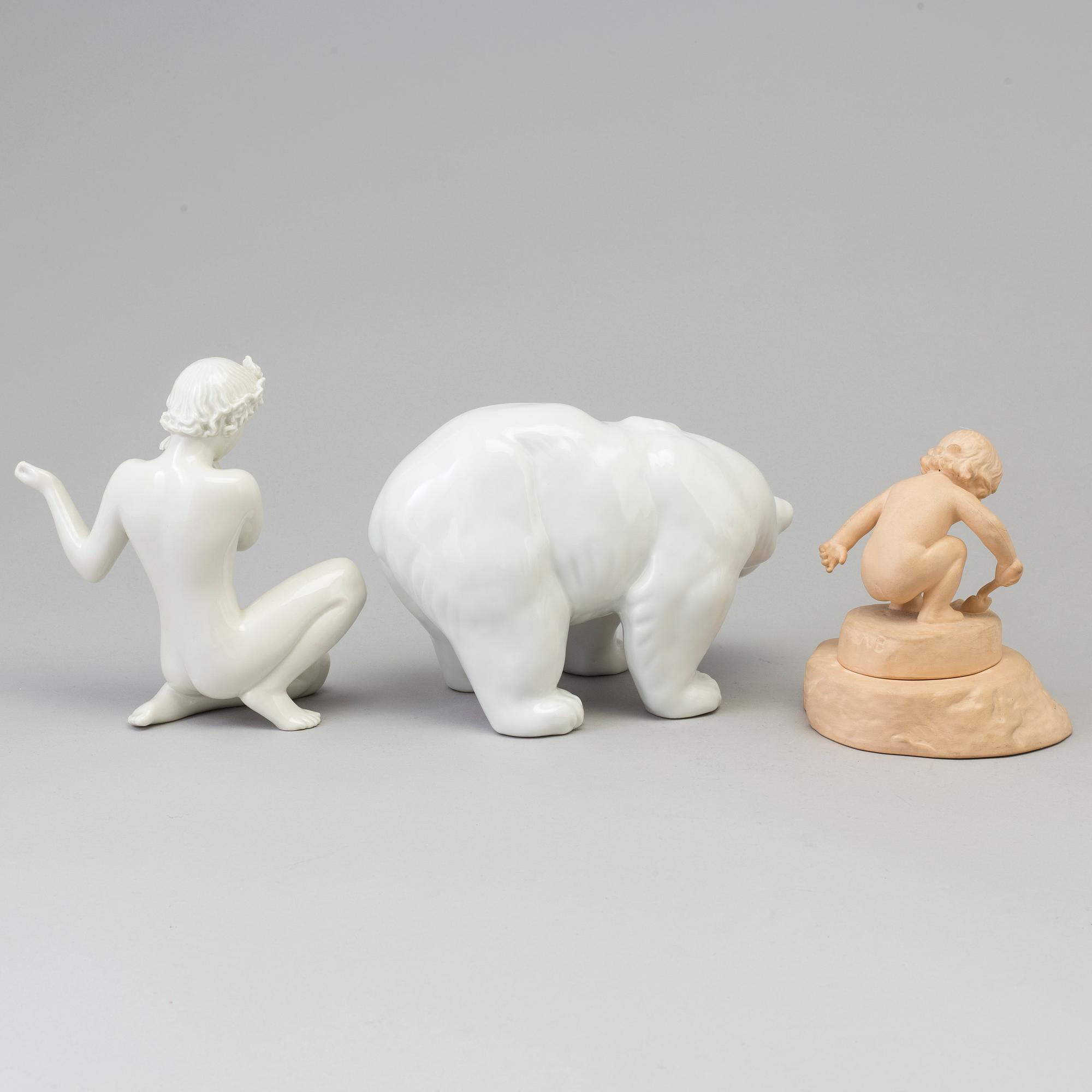 FIGURER, tre stycken, porslin samt keramik, Royal Copenhagen, Bing & Gröndahl samt Ibsen Enke, 1900-tal.