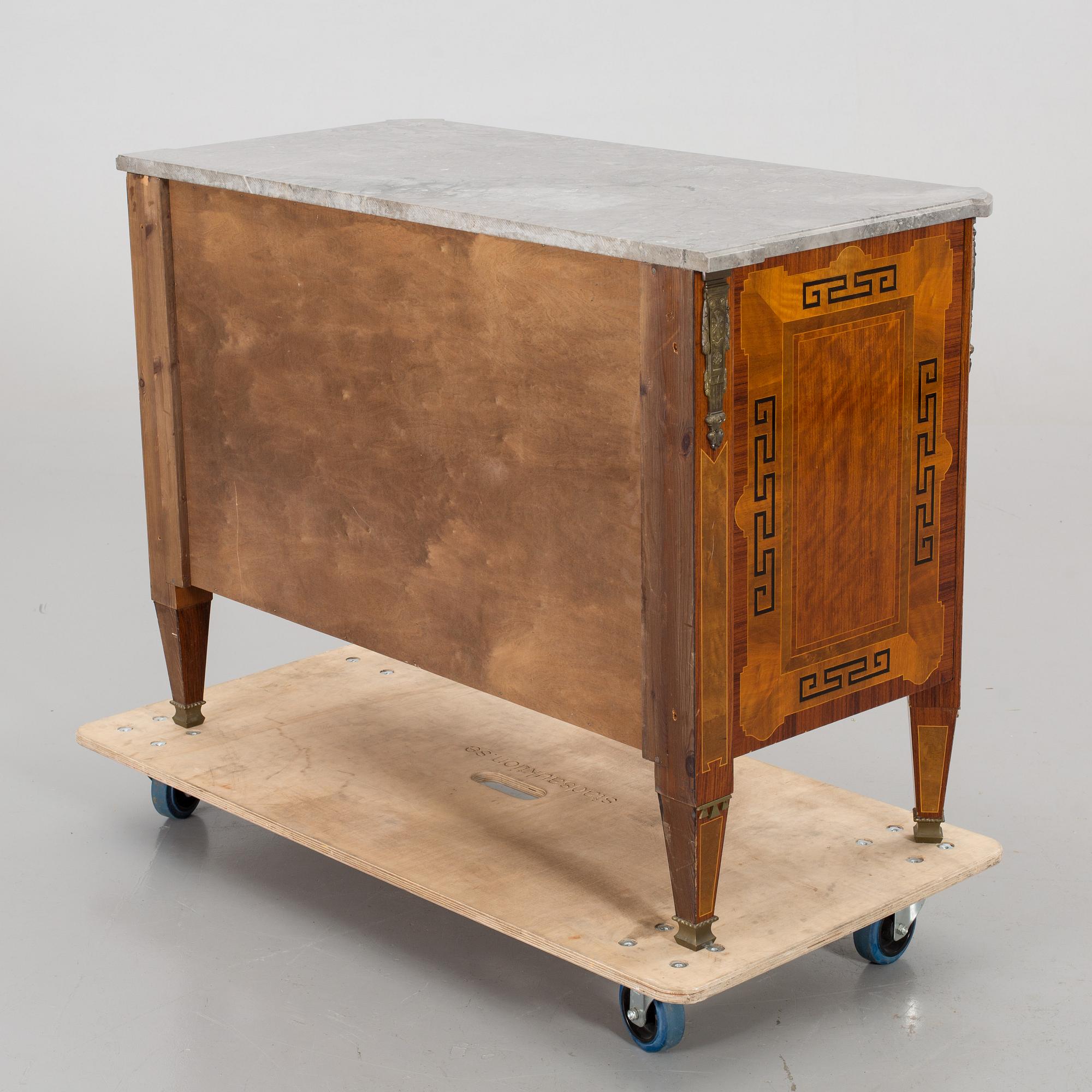 BYRÅ, gustaviansk stil, 1950/60-tal. Cites-intyg.