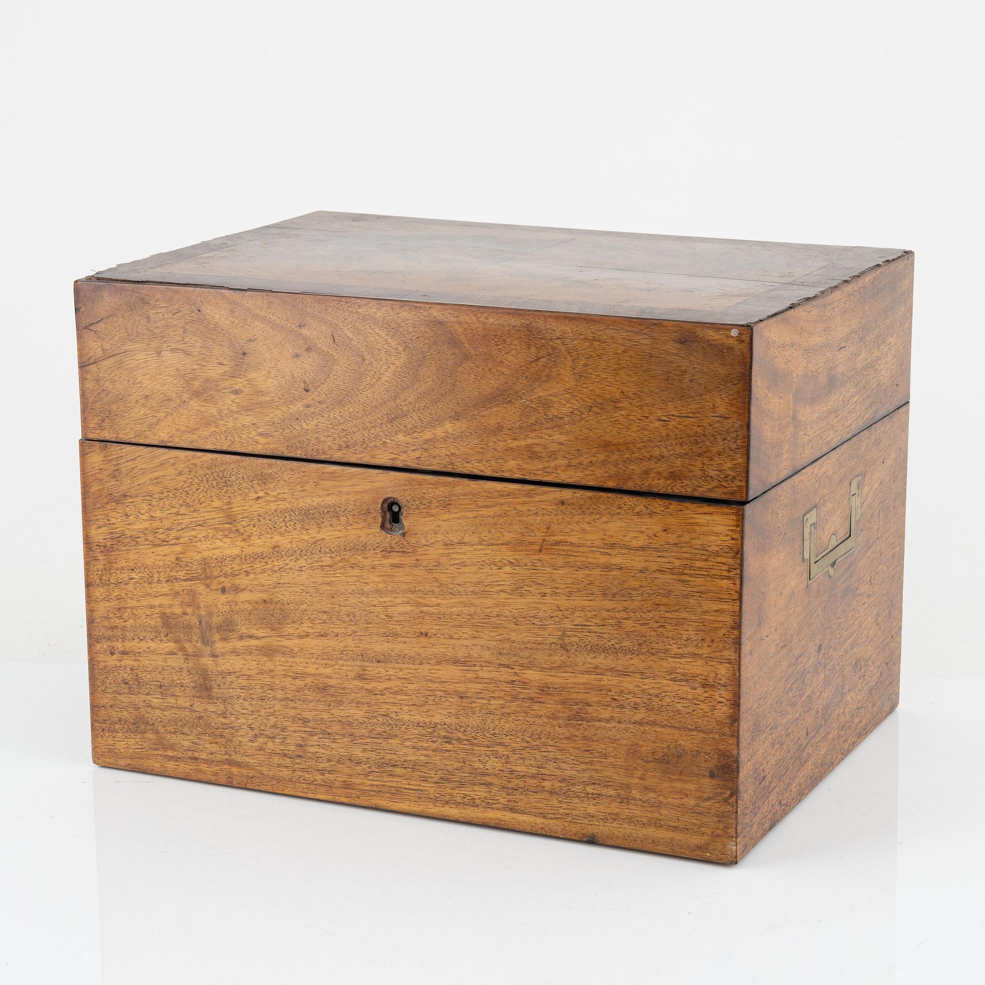 Flaskschatull, 1800-talets första hälft.