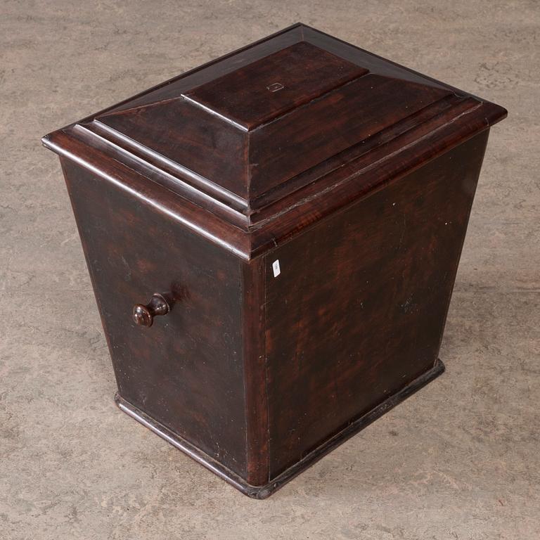 POTTSTOL, 1800-tal.