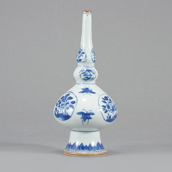 VATTENDROPPARE, porslin, Kina, Kangxi/Yongzheng, 1700-talets första hälft.